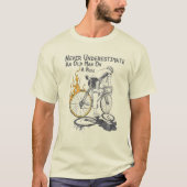 Onderschat nooit een oud Man op een fiets T-shirt (Voorkant)