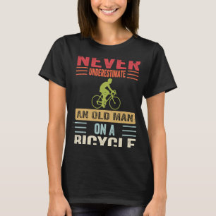 Onderschat nooit een oud Man op een fietscyclin T-shirt