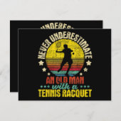 Onderschat nooit een oud Man - Tennis Racket SPO (Voorkant / Achterkant)