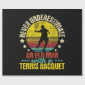 Onderschat nooit een oud Man - Tennis Racket SPO Cadeaupapier (Vlak)