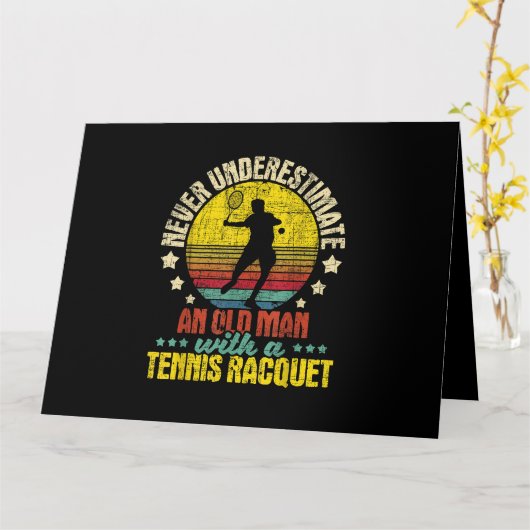 Onderschat nooit een oud Man - Tennis Racket SPO Kaart (Gele Bloem)