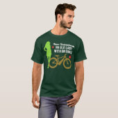 Onderschat nooit een oude dame met een eBike T-shirt (Voorkant volledig)