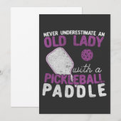 Onderschat nooit een oude dame met een Pickleball Kaart (Voorkant / Achterkant)
