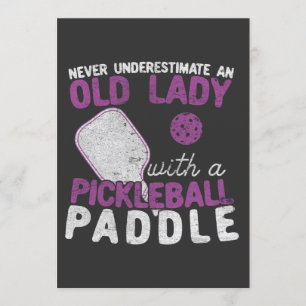 Onderschat nooit een oude dame met een Pickleball Kaart