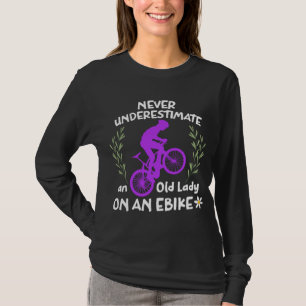 Onderschat nooit een Oude Dame op een Ebike Grappi T-shirt