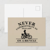 Onderschat nooit een oude dame op een fiets feestdagenkaart (Voorkant / Achterkant)