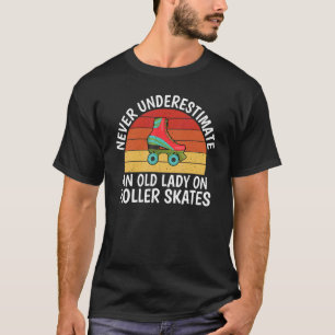 Onderschat nooit een oude dame op Roller Schaatsen T-shirt