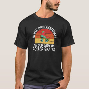 Onderschat nooit een oude dame op Roller Schaatsen T-shirt