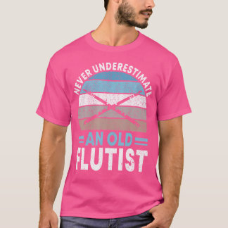 Onderschat nooit een oude fluitspeler t-shirt