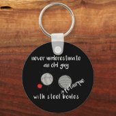 Onderschat nooit een oude hippie met een kattenbro sleutelhanger (Voorkant)