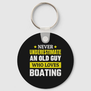 Onderschat nooit een oude kerel die van varen houd sleutelhanger