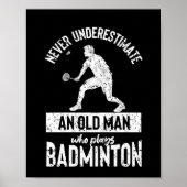 Onderschat nooit een oude man badminton poster (Voorkant)