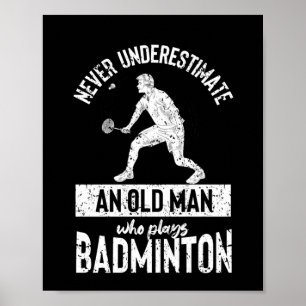 Onderschat nooit een oude man badminton poster