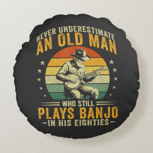 Onderschat nooit een oude man die banjo speelt rond kussen