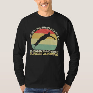 Onderschat nooit een oude man die Bungeejumpt T-shirt