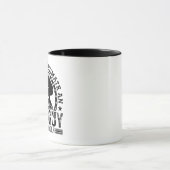 Onderschat nooit een oude man die cool fietst mok (Midden)