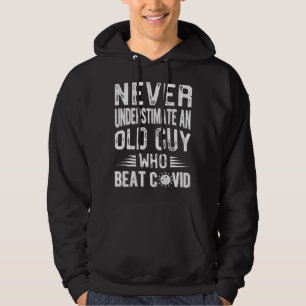 Onderschat nooit een oude man die Covid COVI heeft Hoodie
