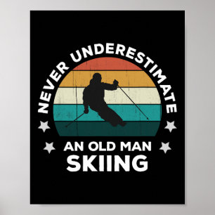 Onderschat nooit een oude Man die een sneeuwsneeuw Poster