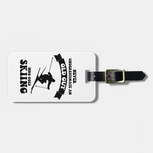 Onderschat nooit een oude man die gaat skiën bagagelabel (Voorkant horizontaal)