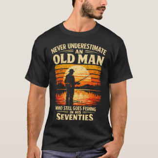 Onderschat nooit een oude man die gaat vissen t-shirt