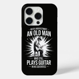 Onderschat nooit een oude man die gitaar speelt iPhone 15 pro case