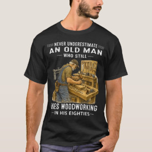Onderschat nooit een oude man die houtbewerking do t-shirt