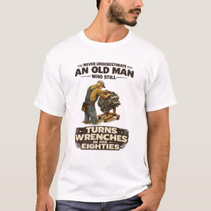 Onderschat nooit een oude man die nog steeds sleut t-shirt