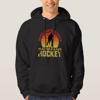 Onderschat nooit een oude man Hockey Retro Vintag Hoodie