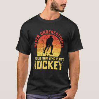 Onderschat nooit een oude man Hockey Retro Vintag T-shirt