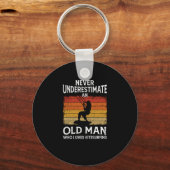 Onderschat nooit een oude Man Love Kitesurfing Sleutelhanger (Voorkant)