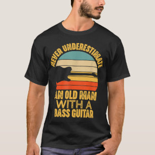 Onderschat nooit een oude man met een basgitaar t-shirt