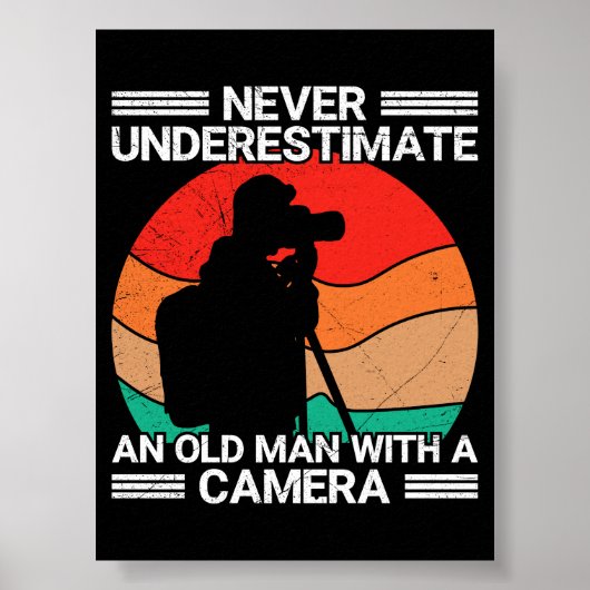 Onderschat nooit een oude man met een camera poster (Voorkant)