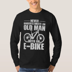 Onderschat nooit een oude man met een e-bike fiets t-shirt