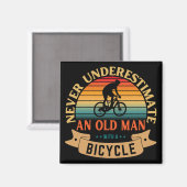 Onderschat nooit een oude man met een fiets magneet (Voorkant / Achterkant)