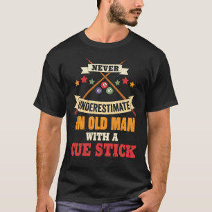 Onderschat nooit een oude man met een keu t-shirt