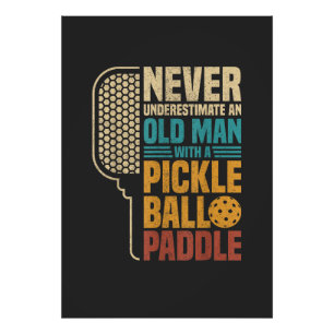 Onderschat nooit een oude man met een Pickleball Foto Afdruk