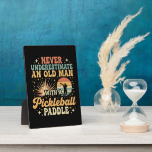 Onderschat Nooit Een Oude Man Met Een Pickleball Fotoplaat