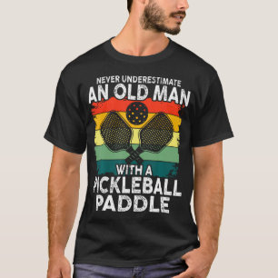 Onderschat Nooit Een Oude Man Met Een Pickleball T-shirt