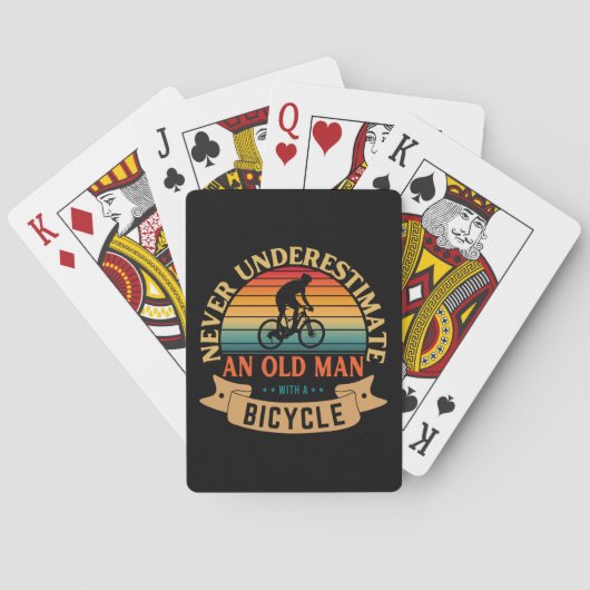 Onderschat nooit een oude man met een pokerkaarten (Achterkant)
