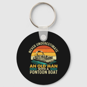 Onderschat nooit een oude man met een pontonboot - sleutelhanger