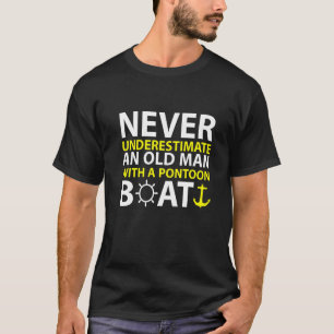 Onderschat Nooit Een Oude Man Met Een Pontonboot T-shirt
