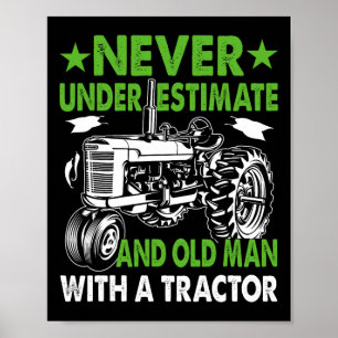 Onderschat nooit een oude man met een tractor poster