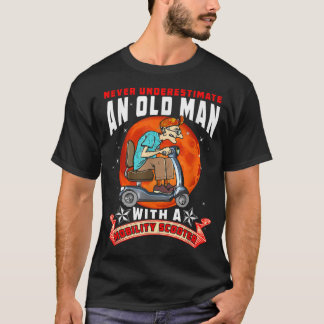Onderschat nooit een oude Man mobiliteitscooter T-shirt