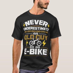 Onderschat nooit een oude man op een e-Bike-kiezer T-shirt