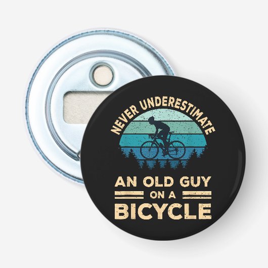 Onderschat nooit een oude man op een fiets. button flesopener (Voorkant)