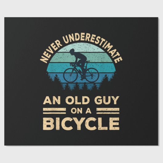 Onderschat nooit een oude man op een fiets. cadeaupapier (Vlak)