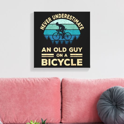 Onderschat nooit een oude man op een fiets. canvas afdruk (Insitu (Woonkamer))