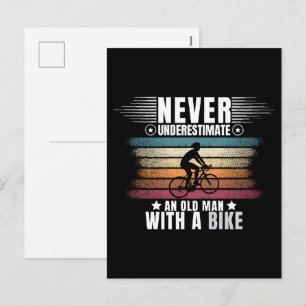Onderschat nooit een oude man op een fiets feestdagenkaart