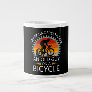 Onderschat nooit een oude man op een fiets grote koffiekop