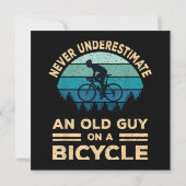 Onderschat nooit een oude man op een fiets. kaart (Achterkant)